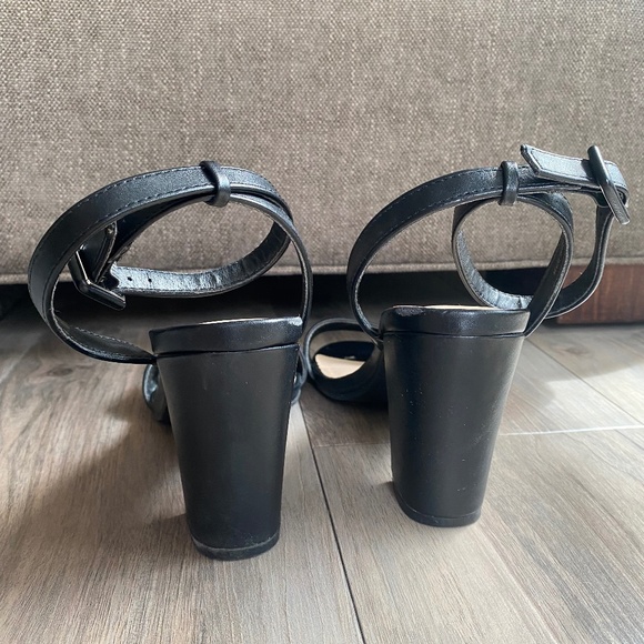 Le Chateau Strappy Heels Black 7.5 - Picture 5 of 9